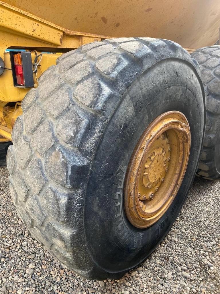 CAT 725 Шарнирно-сочленённые самосвалы