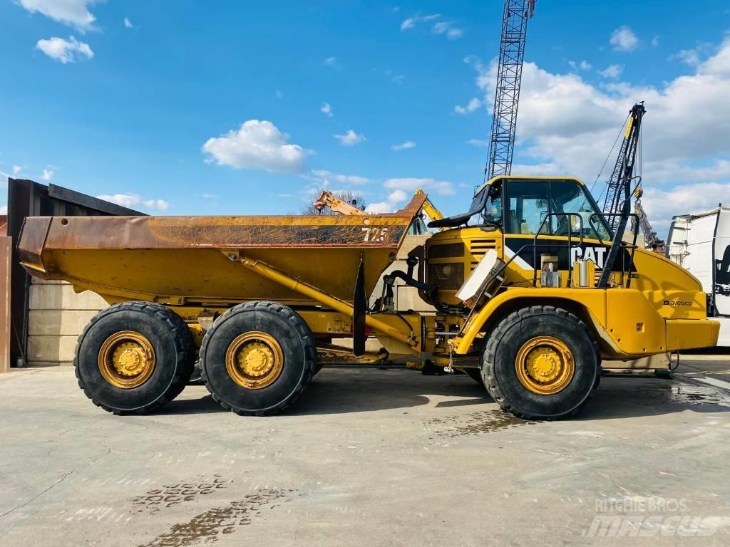 CAT 725 Шарнирно-сочленённые самосвалы