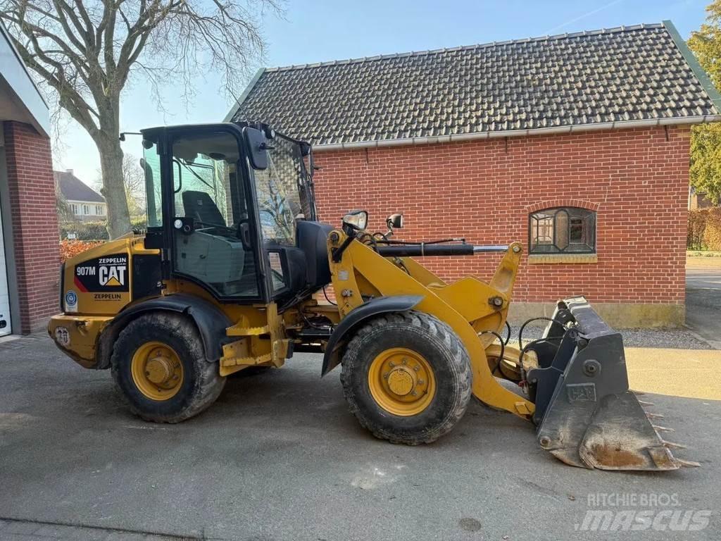 CAT 907M Фронтальные погрузчики