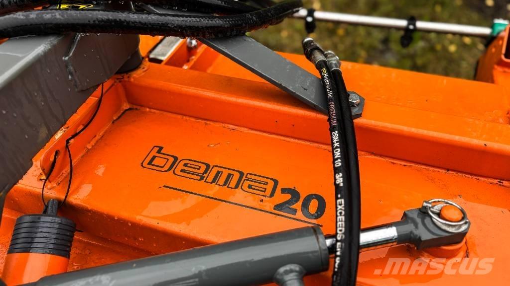 John Deere 3046R Коммунальные тракторы