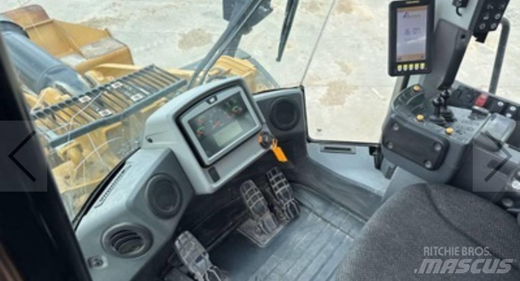 CAT 966 M Фронтальные погрузчики