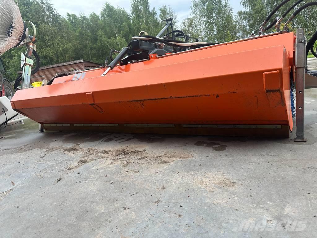 Tuchel Plus 590-260 Вакуумные уборочные машины