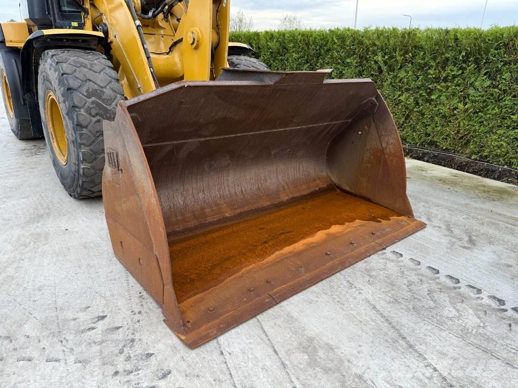 CAT 930 M Фронтальные погрузчики