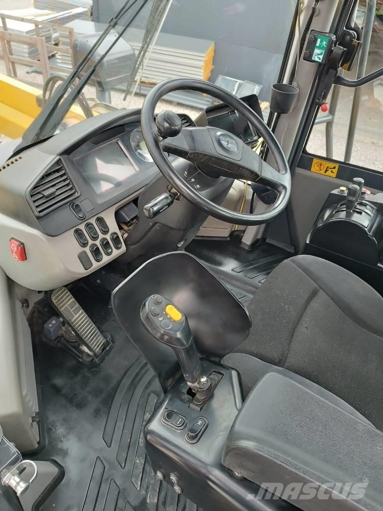Komatsu WA 500 Фронтальные погрузчики