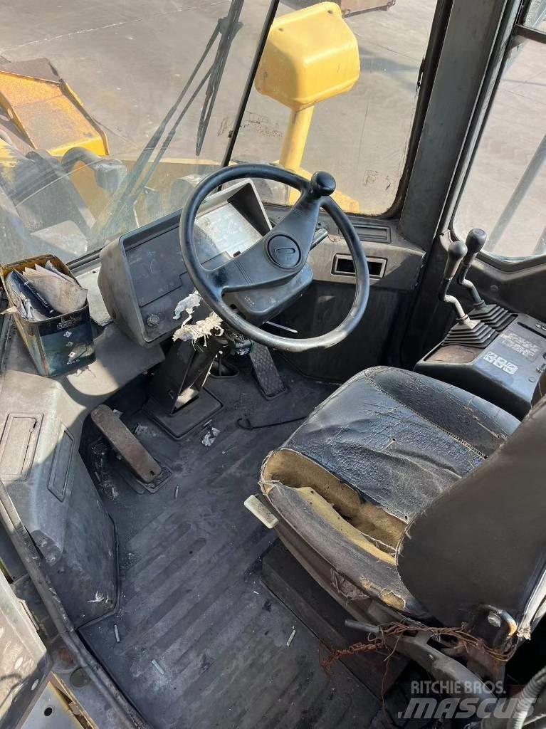 Komatsu WA 470 Фронтальные погрузчики