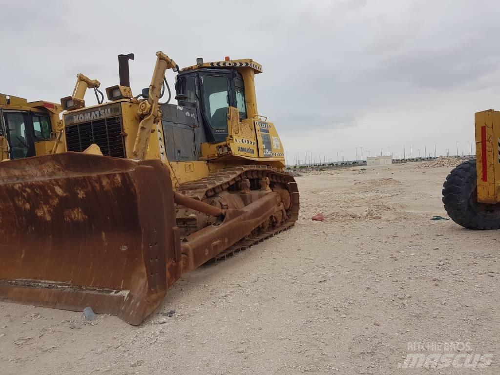 Komatsu D 275 AX Гусеничные бульдозеры