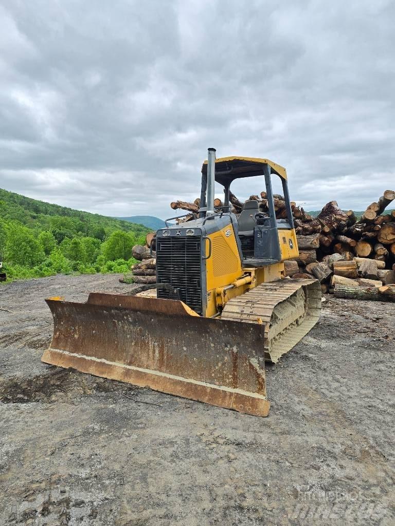 DEERE 450J Гусеничные бульдозеры