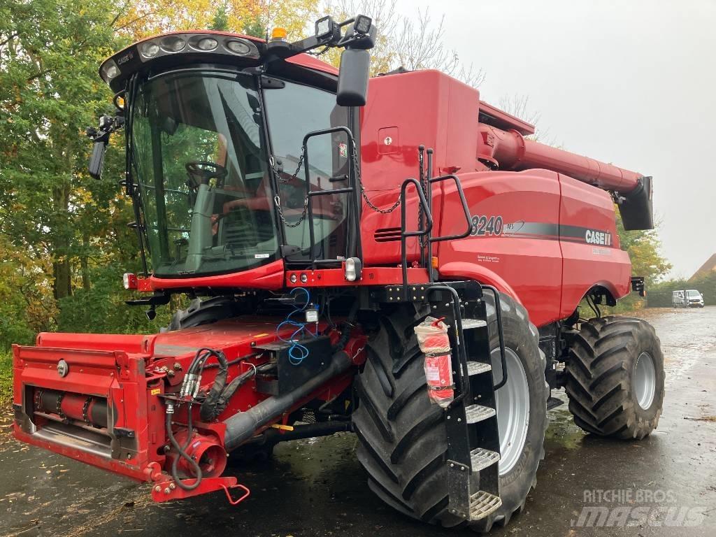 Case IH Axial 8240 Зерноуборочные комбайны