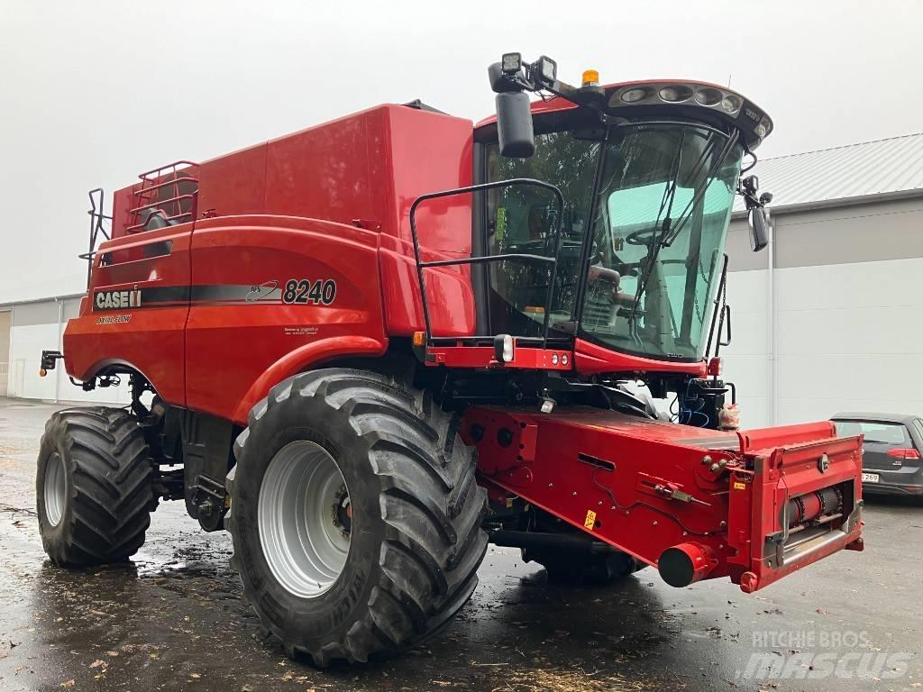 Case IH Axial 8240 Зерноуборочные комбайны