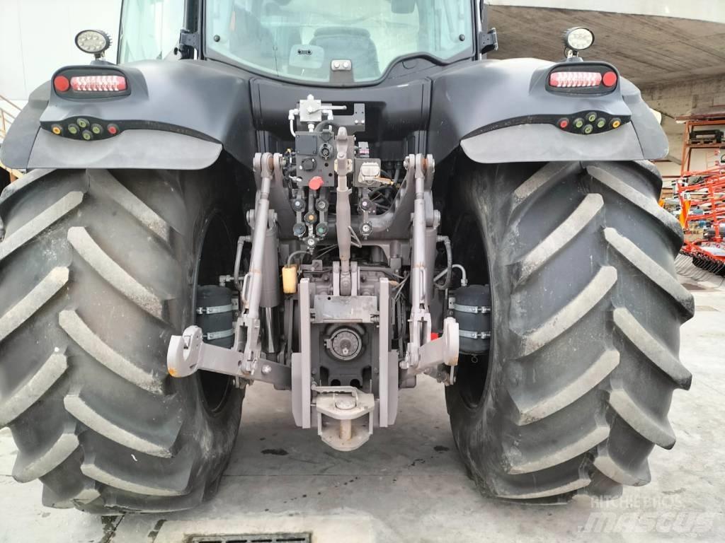 CLAAS Axion 810 Трактора