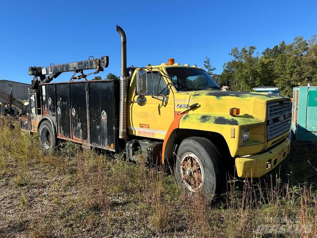 Ford F700 Комбинированные дорожные машины