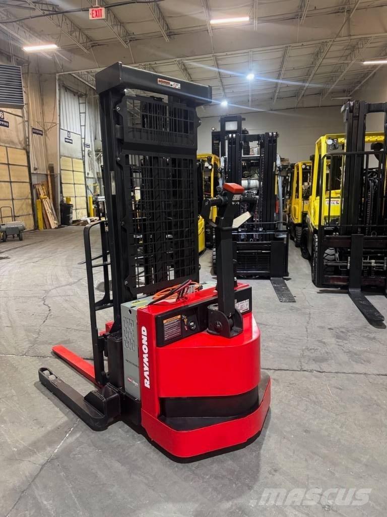 Raymond RSS40 Самоходные электроштабелёры