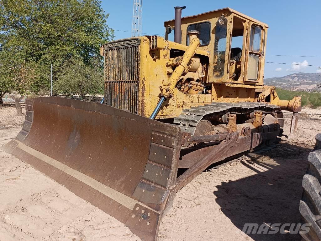 Komatsu D 85 A-12 Гусеничные бульдозеры
