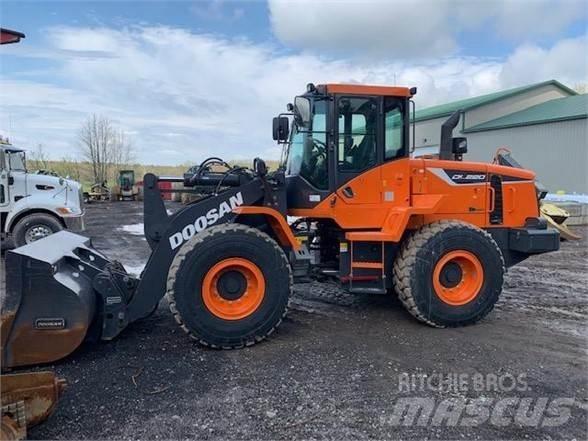 Doosan DL220-5 Фронтальные погрузчики