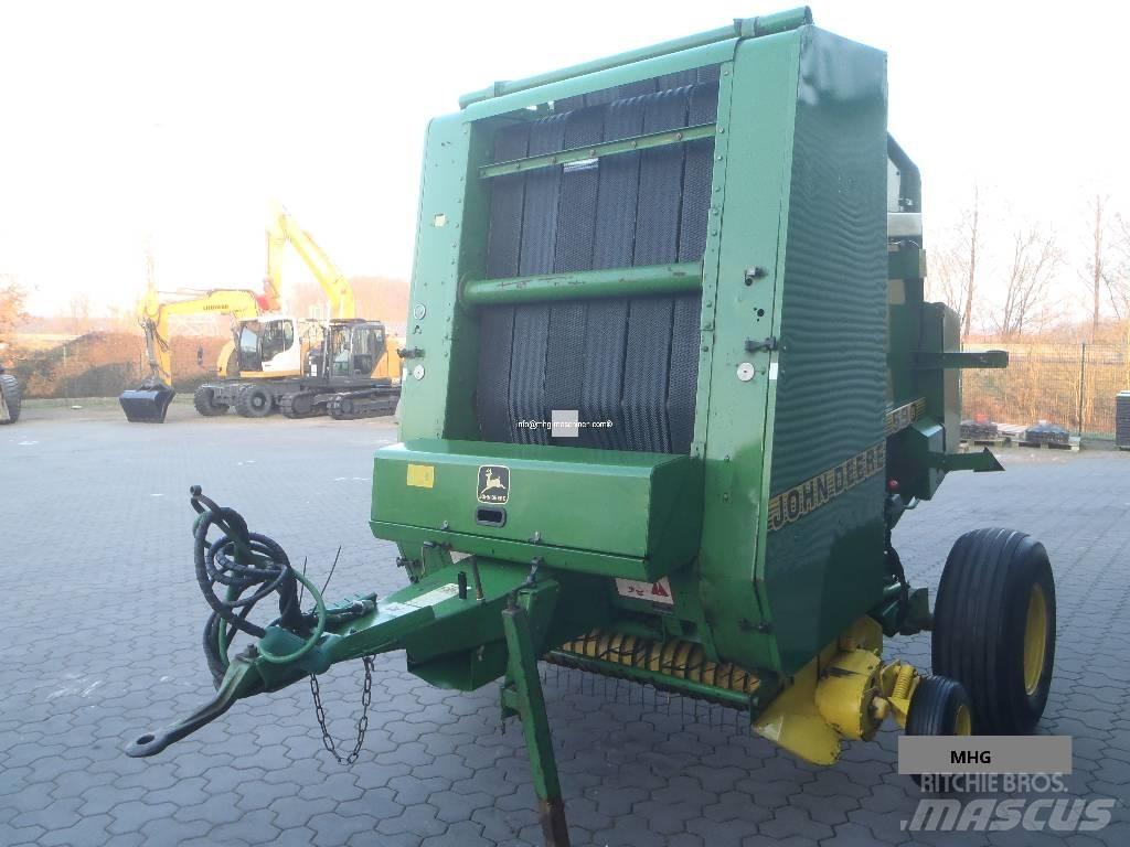John Deere 590 Рулонные пресс-подборщики