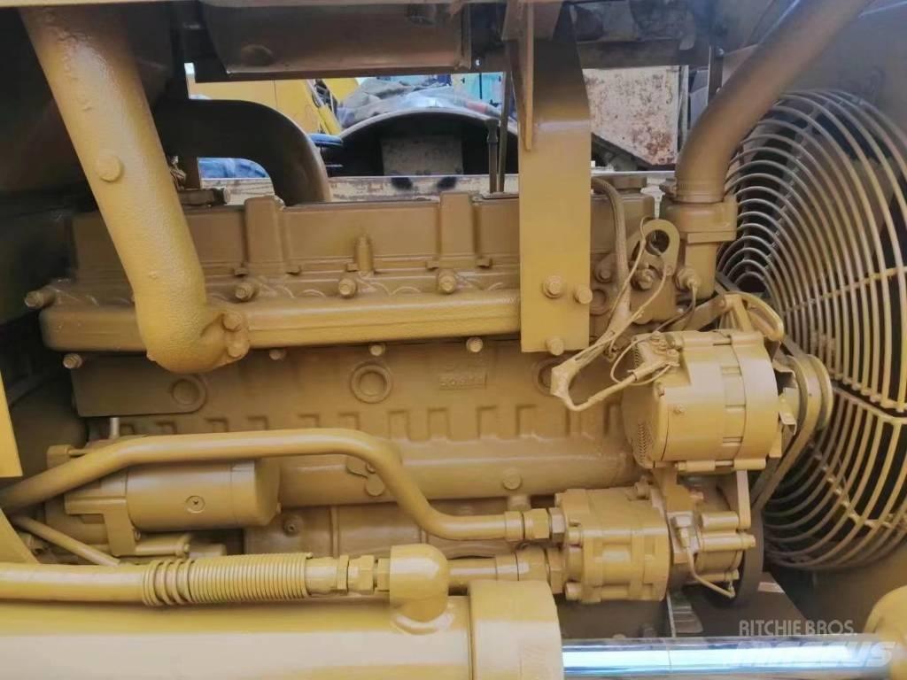 CAT D 4 C Гусеничные бульдозеры