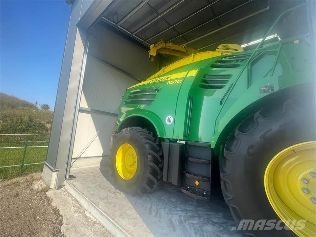 John Deere 8200i Самоходные кормоуборочные комбайны