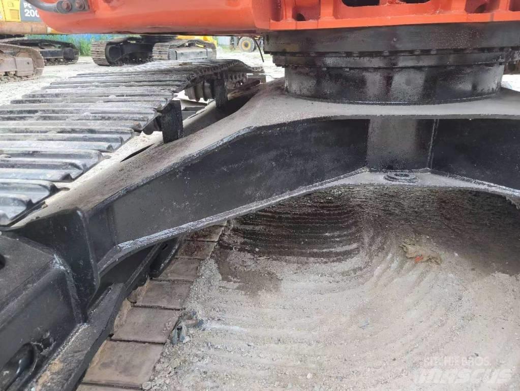 Doosan DX 225 LC Гусеничные экскаваторы