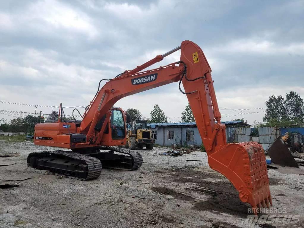 Doosan DX 225 LC Гусеничные экскаваторы