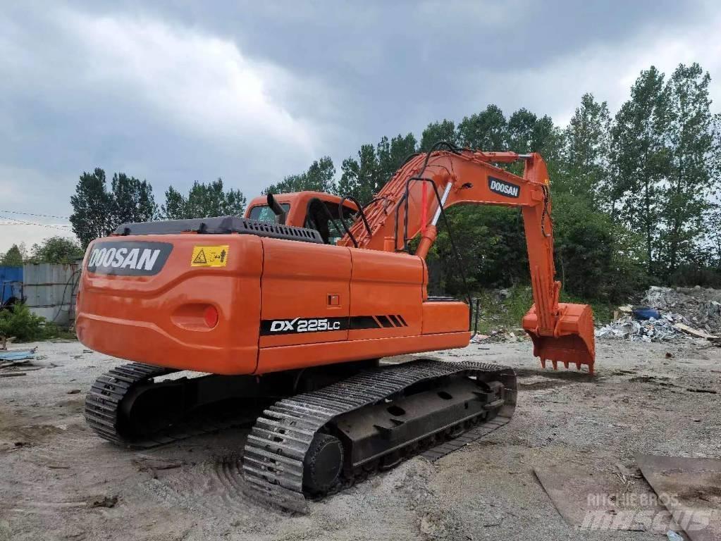 Doosan DX 225 LC Гусеничные экскаваторы