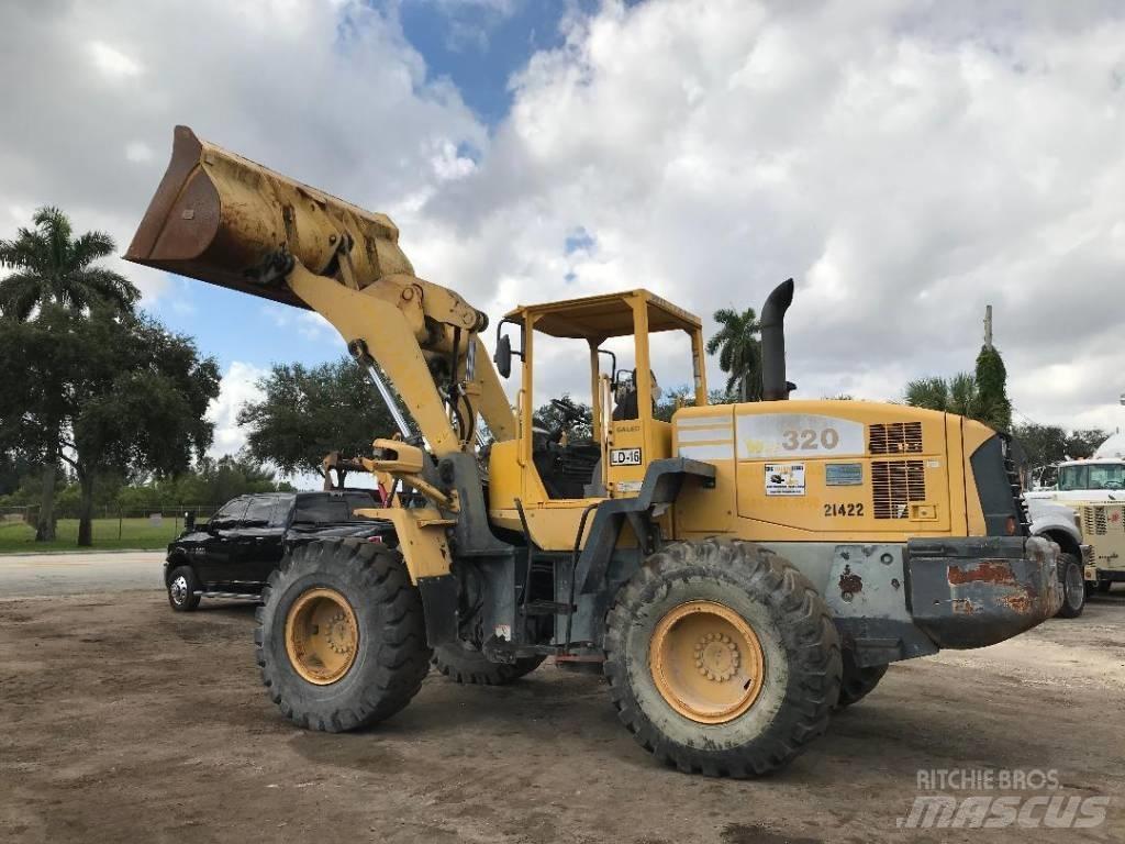 Komatsu WA320-5 Фронтальные погрузчики