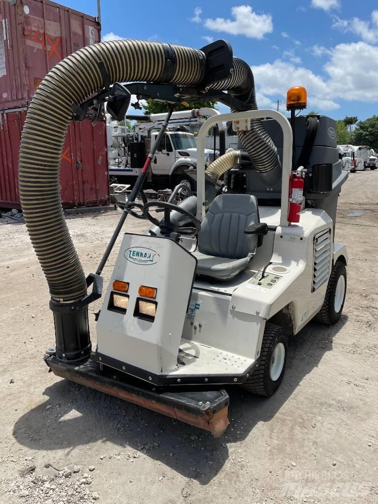 Tennant ATLV4300 Вакуумные уборочные машины