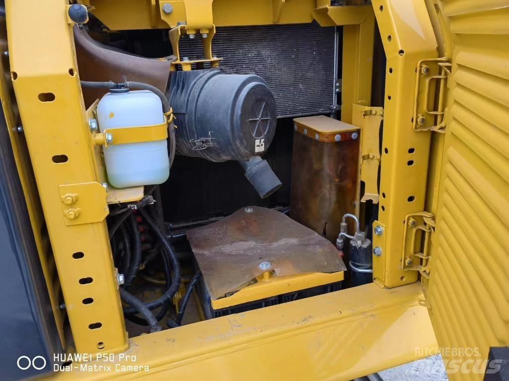 Komatsu PC130 Гусеничные экскаваторы