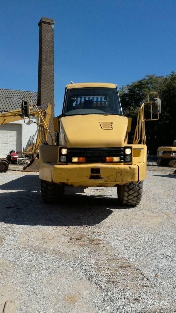 CAT 725 Шарнирно-сочленённые самосвалы