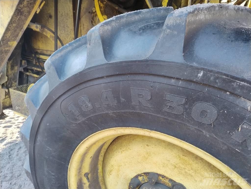 New Holland 8030 Зерноуборочные комбайны