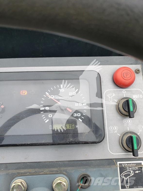 Sakai SW300-1 Грунтовые катки