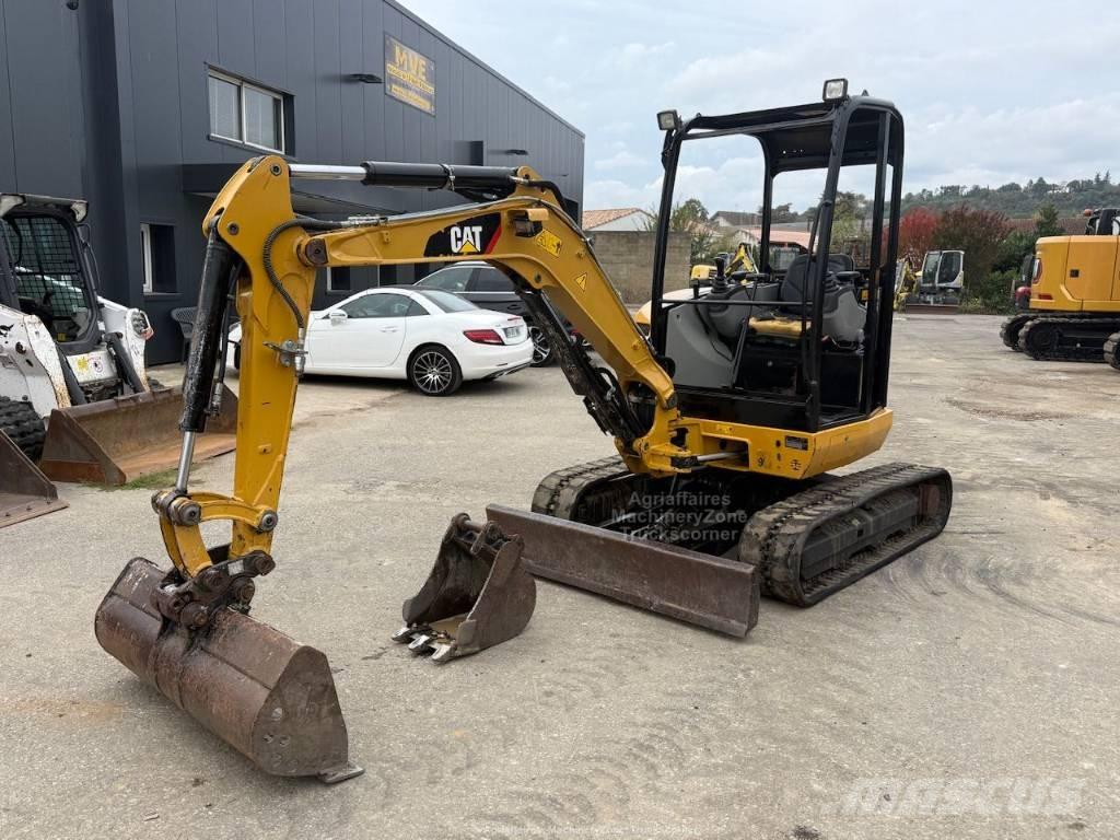 CAT 302.7 CR Мини-экскаваторы