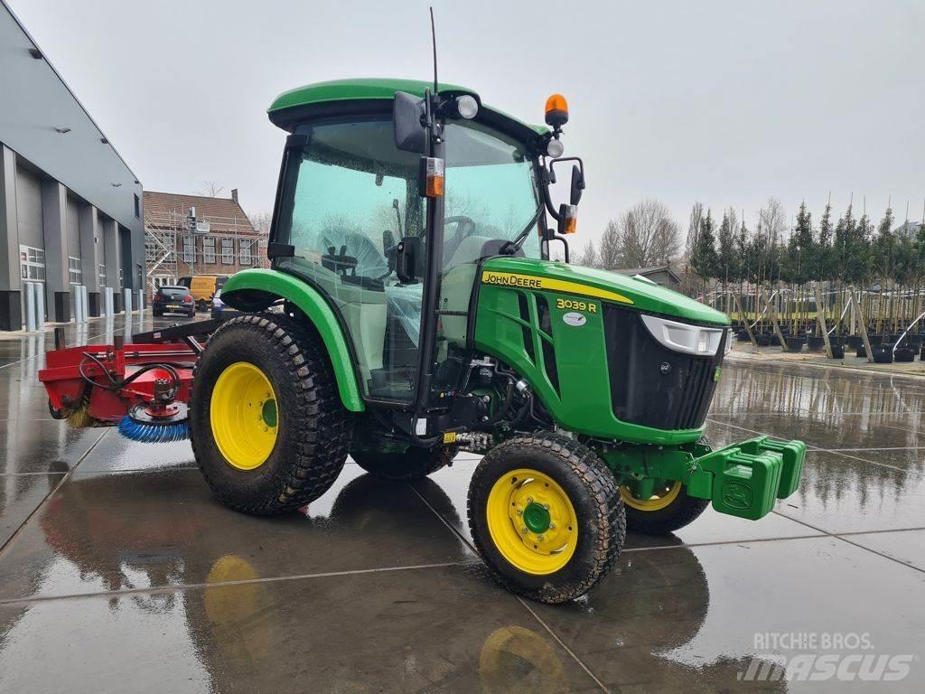 John Deere 3039R Трактора