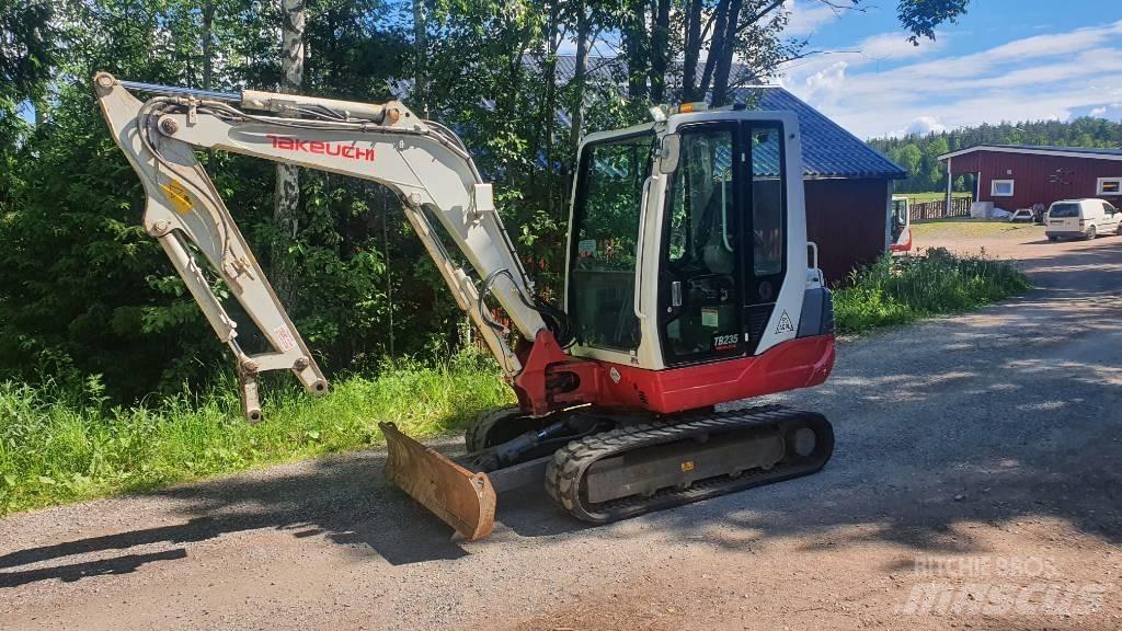 Takeuchi TB235 Мини-экскаваторы