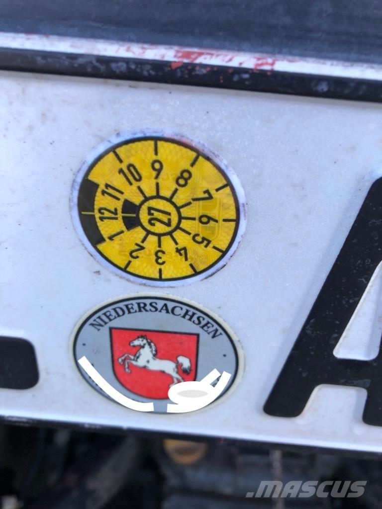 Shibaura ST 330 HST Коммунальные тракторы