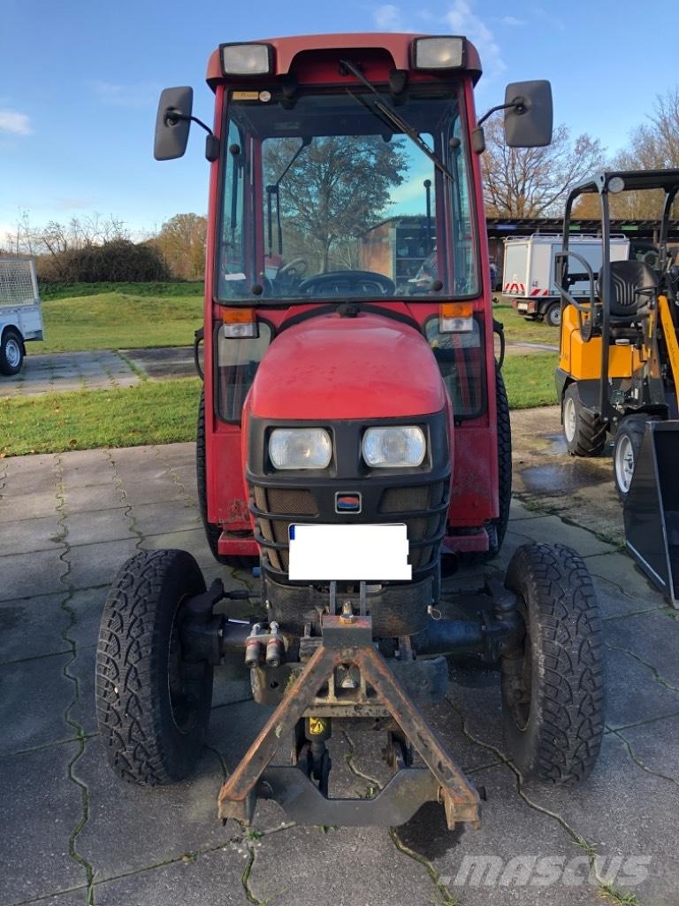 Shibaura ST 330 HST Коммунальные тракторы