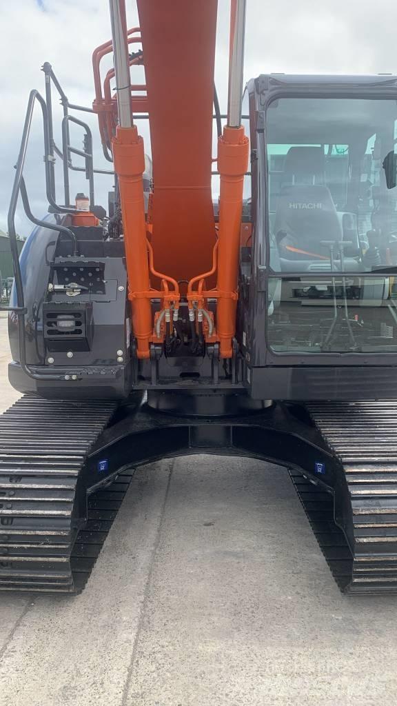 Hitachi ZX 135 US-6 Гусеничные экскаваторы