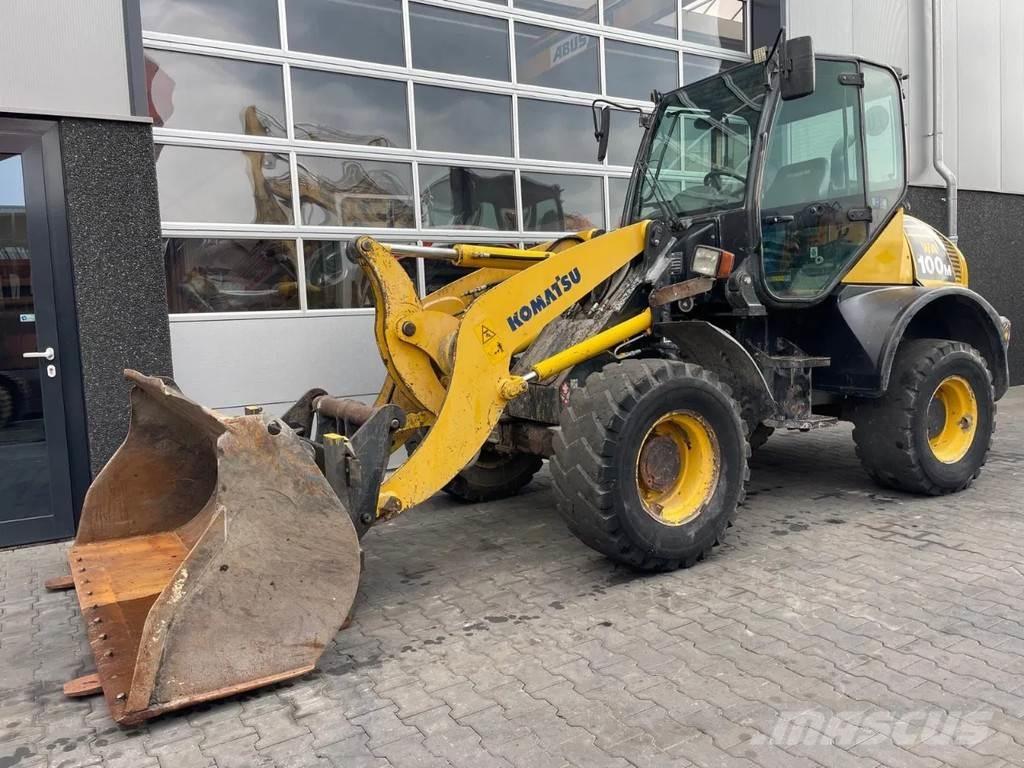 Komatsu WA100 Фронтальные погрузчики