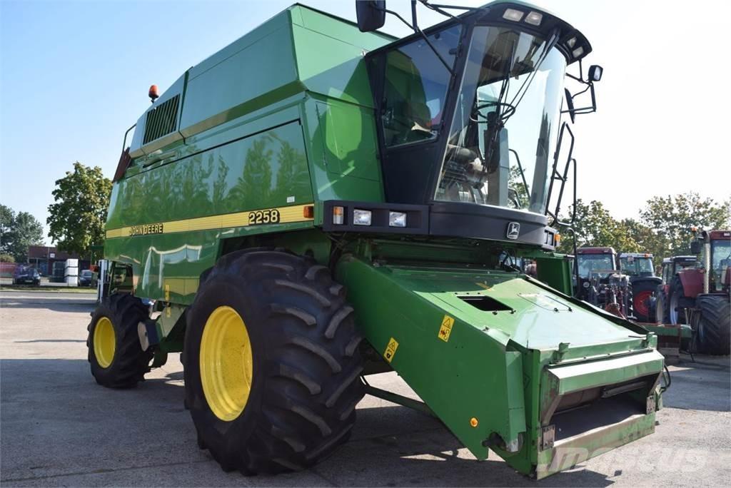 John Deere 2064 Зерноуборочные комбайны