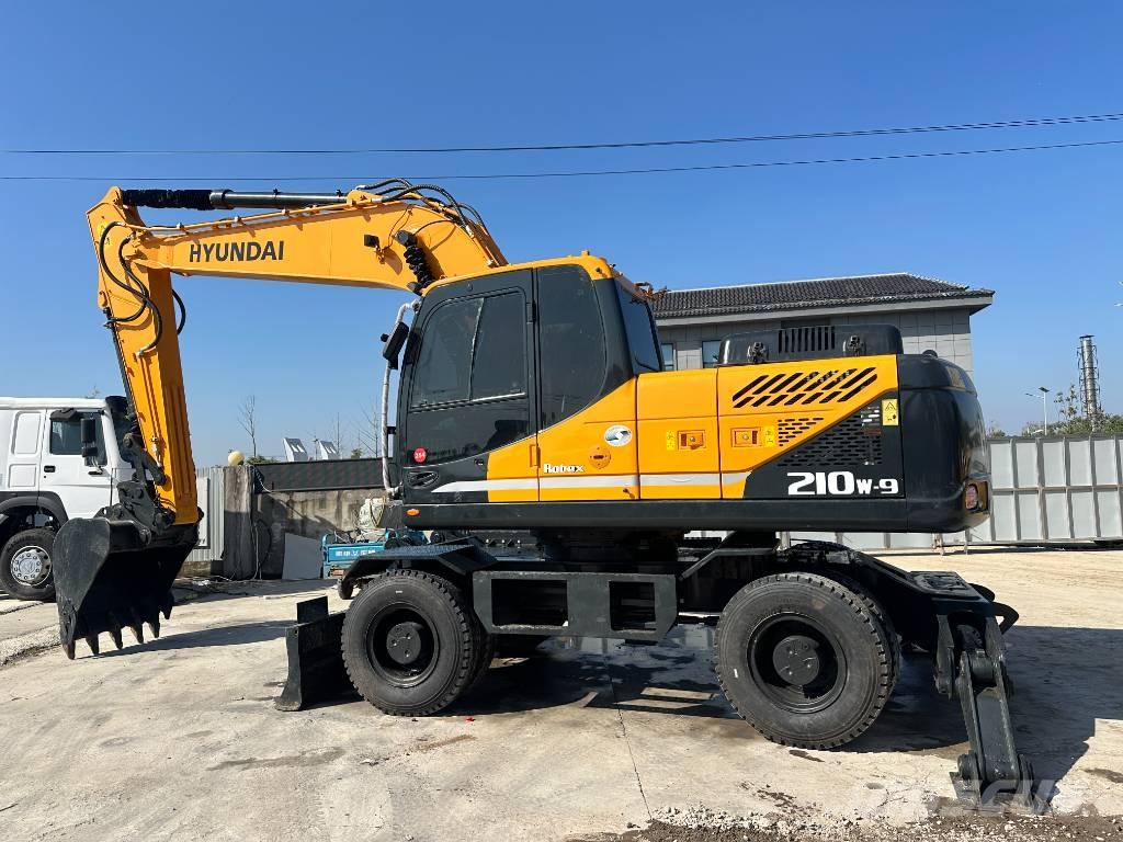 Hyundai R210W-9 Колёсные экскаваторы