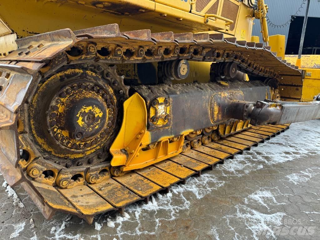 Komatsu D65PX-18 Гусеничные бульдозеры