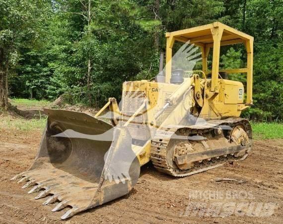 CAT 951C Гусеничные фронтальные погрузчики