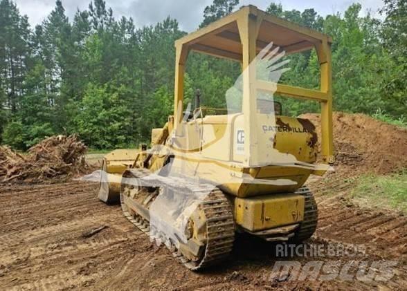 CAT 951C Гусеничные фронтальные погрузчики