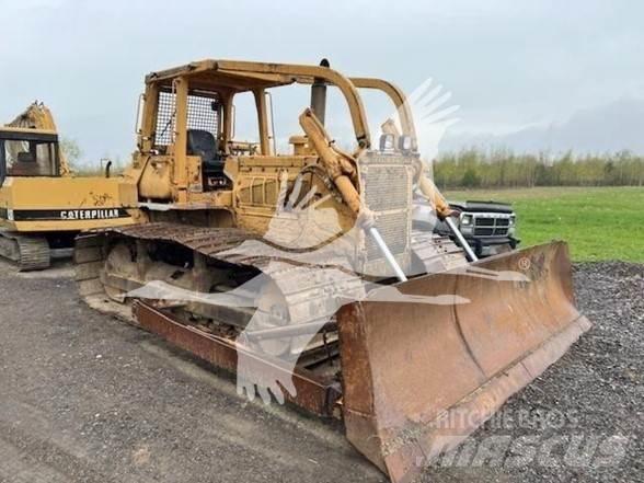 Komatsu D65P-7 Гусеничные бульдозеры