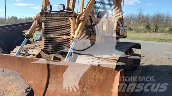 Komatsu D65P-7 Гусеничные бульдозеры