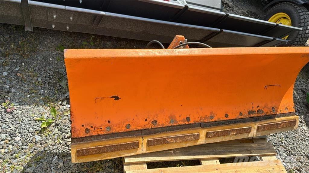 John Deere 3720 Коммунальные тракторы