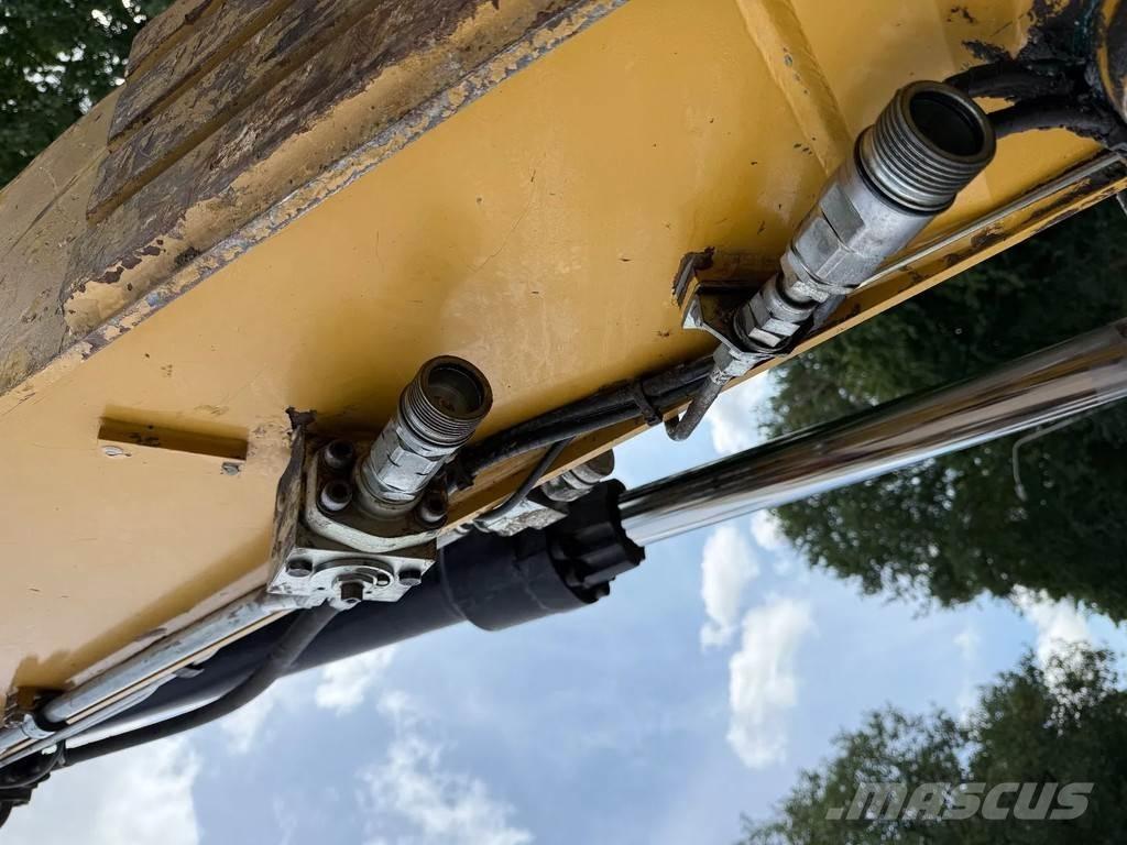 CAT M320F Колёсные экскаваторы