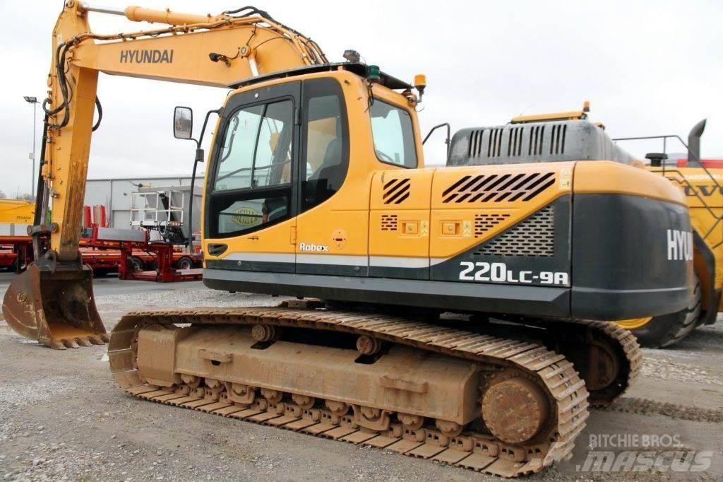 Hyundai Robex 220 LC Гусеничные экскаваторы