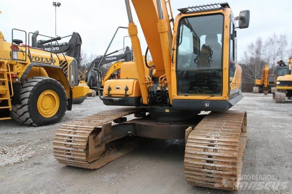 Hyundai Robex 220 LC Гусеничные экскаваторы