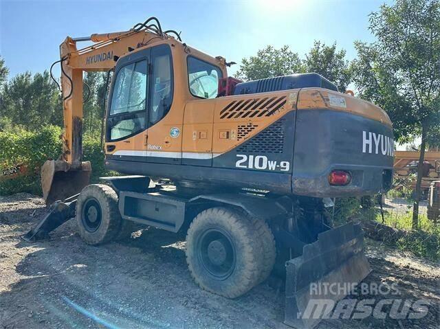 Hyundai 210W Колёсные экскаваторы