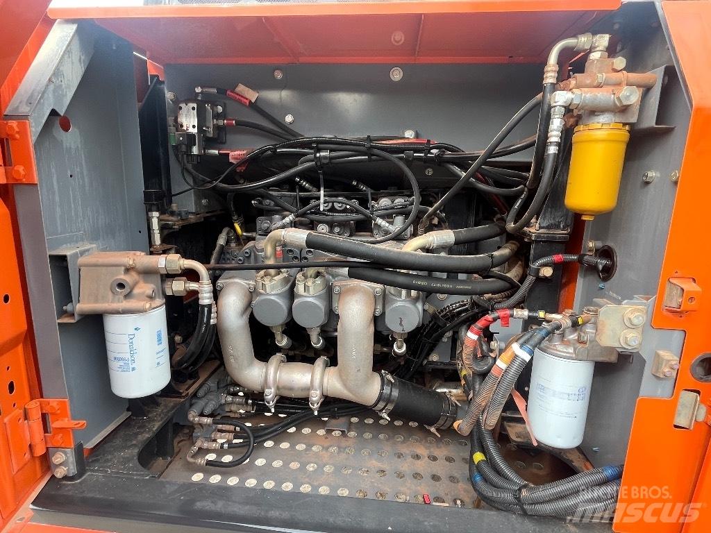 Hitachi ZX 250 LC-6 Гусеничные экскаваторы
